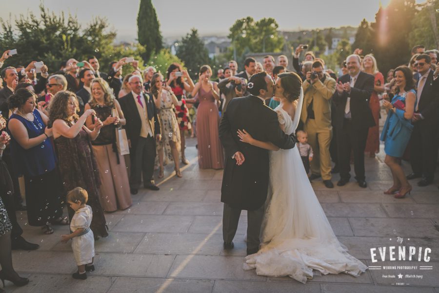 beso en Monasterio de la Cartuja 